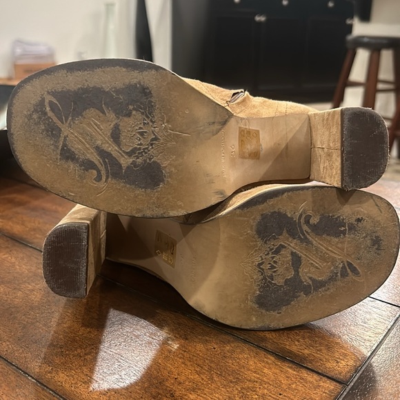 Free People Marietta Tan Suede Bootie/Cut Out Side/Elastic detail/ 1/2” Platform - Picture 4 of 12